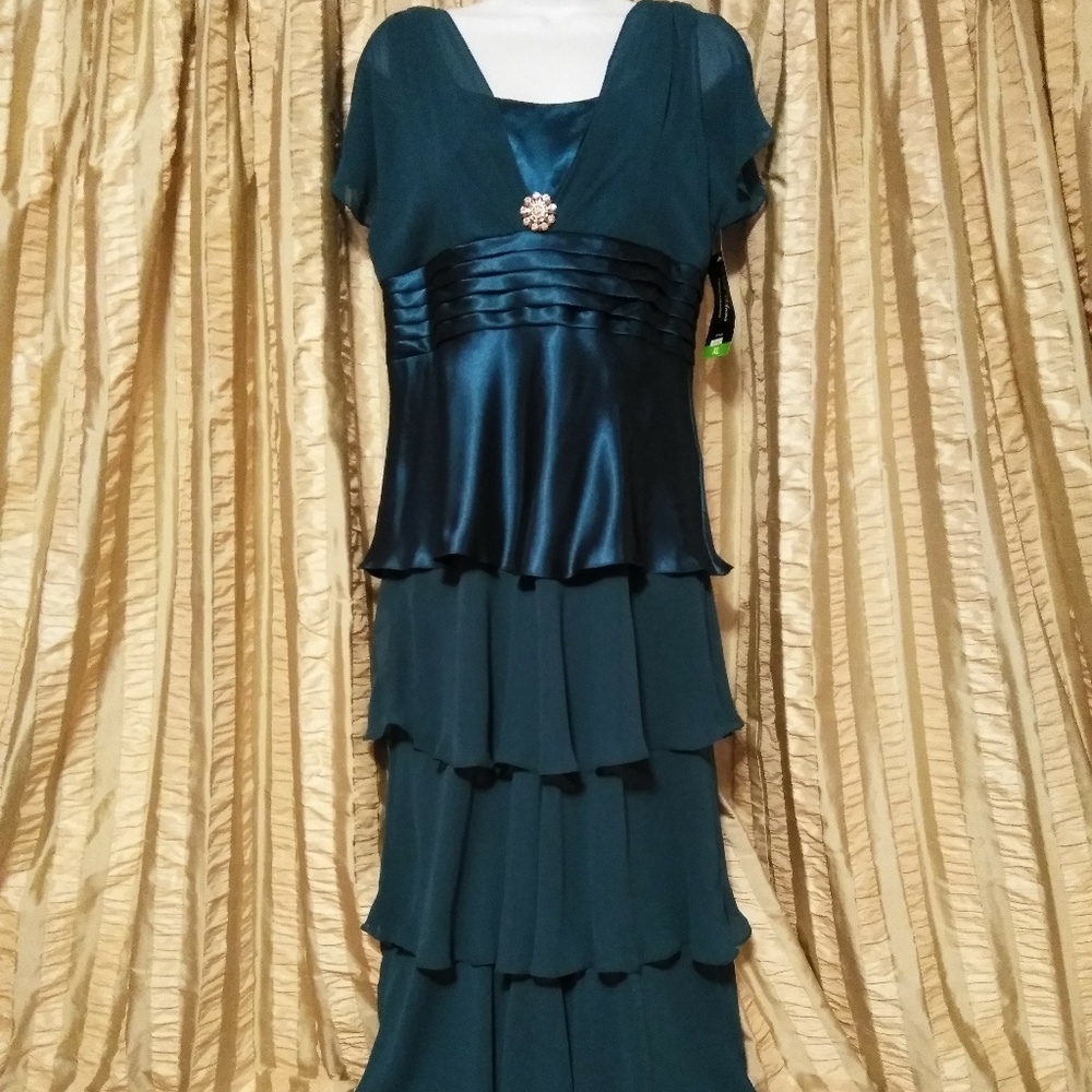 Size XL Narianna Tiered Teal Formal Dress
